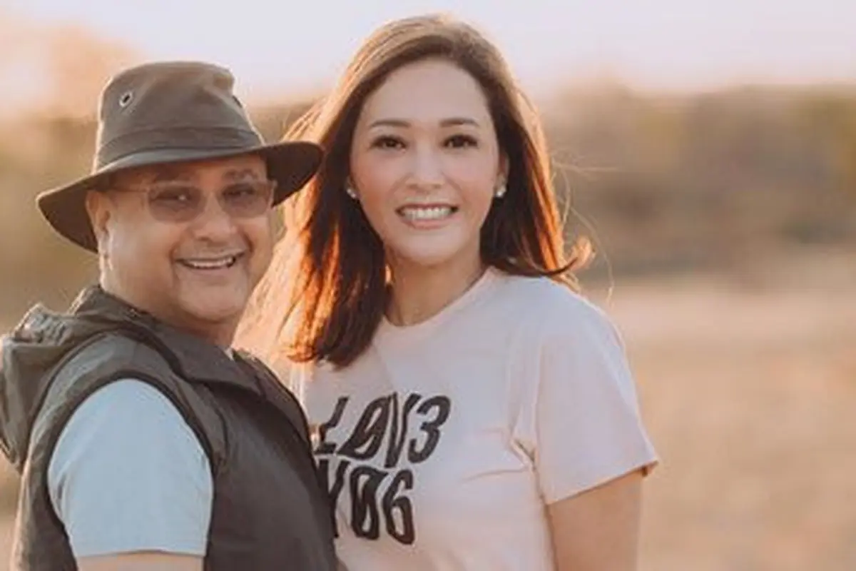 Gaya Maia Estianty dan Irwan Mussy saat jalajahi Afrika