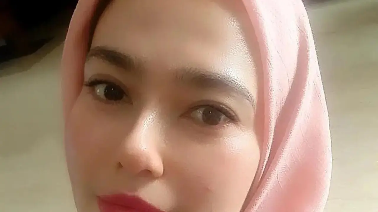 Cathrine Wilson unggah foto berhijab, netizen beramai-ramai memuji dan mendoakannya agar istiqomah