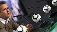 Manajer Timnas Jerman Oliver Bierhoff memberikan keterangan dalam konferensi pers di Pretoria, 17 Juni 2010, menyongsong even PD 2010. AFP PHOTO/JOHN MACDOUGALL 