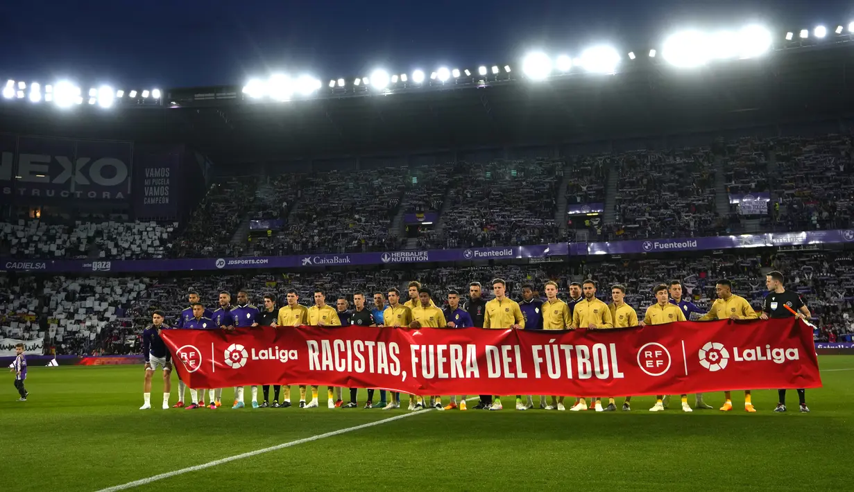 Vinicius Junior menjadi korban pelecehan rasis oleh pendukung Valencia di Stadion Mestalla saat tuan rumah itu melawan Real Madrid pada hari Minggu  (21/5/2023) kemarin. (AP Photo/Manu Fernandez)