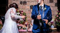 Funny wedding jokes. (Photo: Jonas Wilson/Pexels)