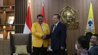 Ketua Umum DPP Partai Golkar Airlangga Hartarto menerima kunjungan Minister International Department Komite Sentral Partai Komunis China (PKC) Mr Liu Jianchao. (Tim Humas Partai Golkar)