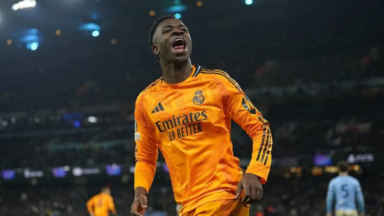 Selebrasi Vinicius Junior dalam laga Liga Champions antara Manchester City vs Real Madrid, Rabu (12/2/2025) dini hari WIB. (c) AP Photo/Dave Thompson