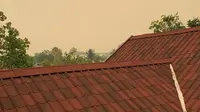 Penampakan langit di atas rumah Ivana di daerah Sampit, Kabupaten Kotim, Kalimantan Tengah saat siang hari (Foto: Ivana Maria Suilyn Tangkere, Paskibraka Nasional 2019)