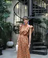Bianca Adinegoro menginisiasi brand fashion Baha Gia, yang mengangkat motif terinspirasi dari budaya Indonesia dalalam produk mode dress untuk koleksi pertamanya (Foto: Fimela.com/Adrian Putra)