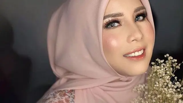 Sering Tampil Tomboi, Pesona 7 Seleb Pakai Hijab Ini Bikin Pangling