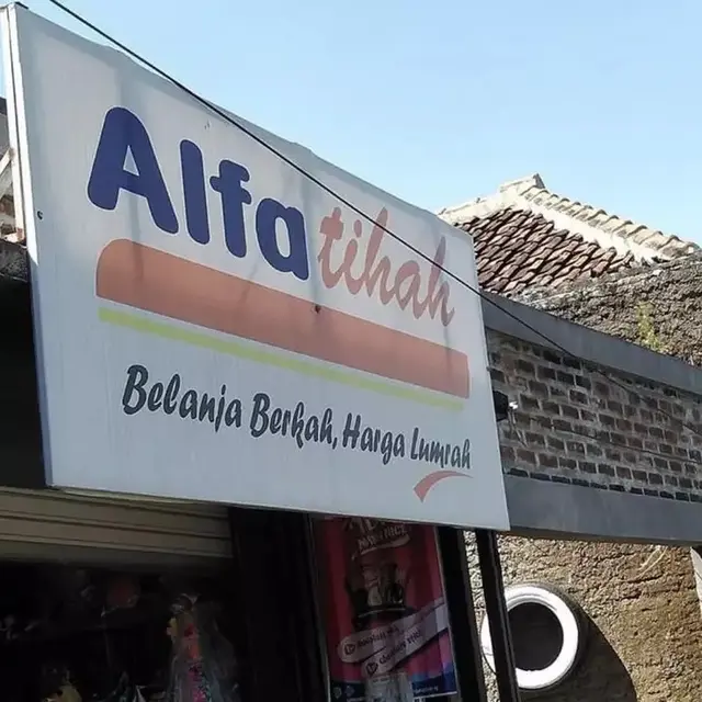 6 Nama Minimarket Terkenal Diplesetkan Ini Kocak, Pembeli Bisa Salah Fokus