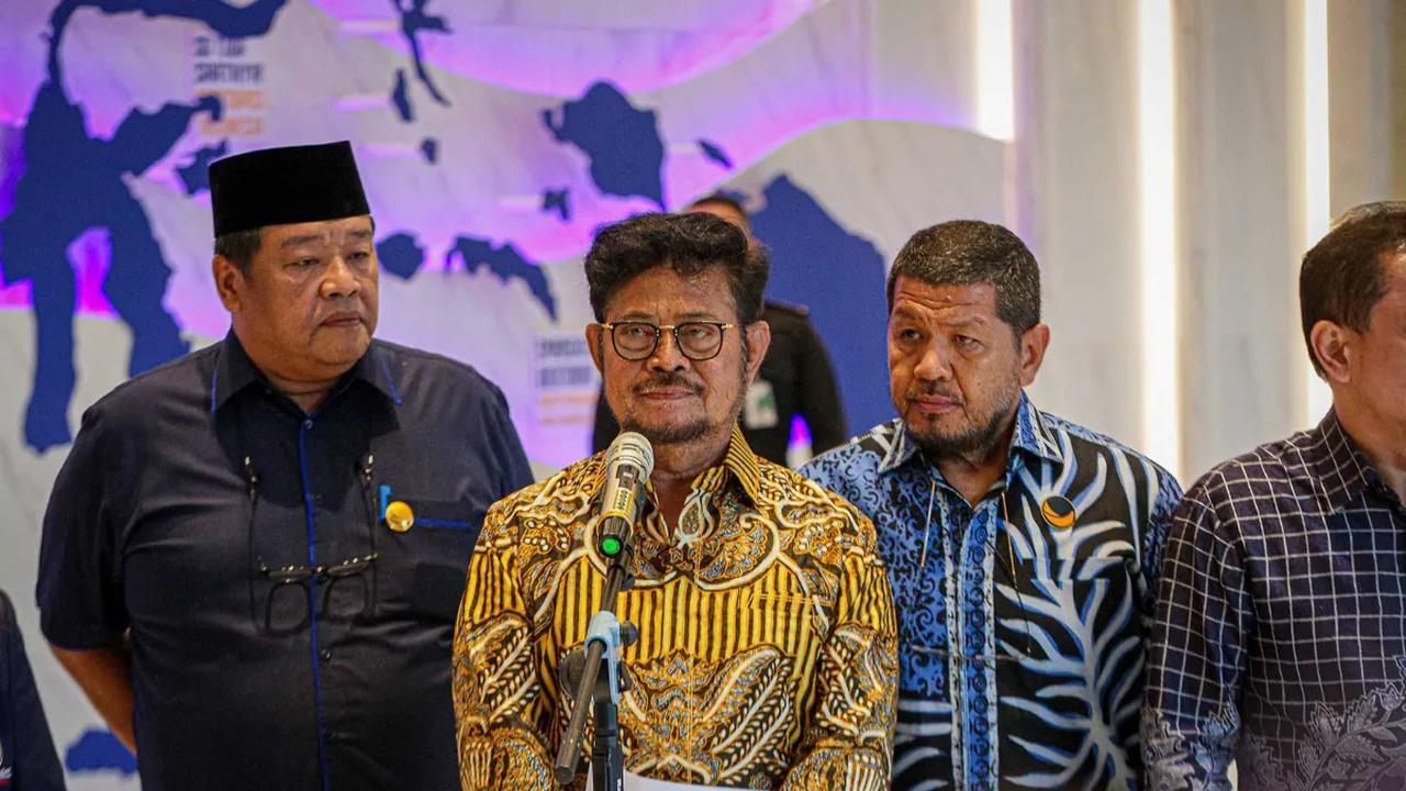 Buku 'SYL Undercover' ditulis oleh penulis Subhan Yusuf. Cover buku tersebut menampakan SYL muda dengan rambut gondrong ikal.<br>