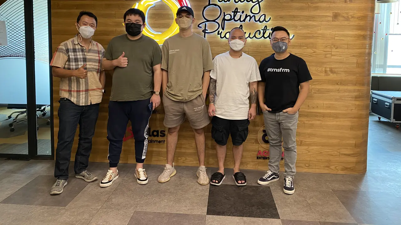 Dari kiri ke kanan; Yonathan Nugroho, Yurino "Donkey" Putra Angkawijaya, Eko "Oura" Julianto, Steven "Marsha" Kurniawan. (Dok. Trinity Optima Production)