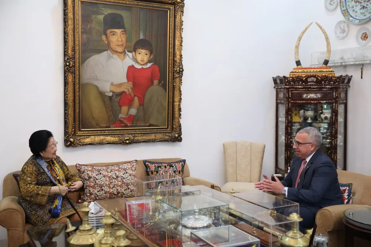 Presiden Ke-5 RI yang juga Ketua Umum DPP PDI Perjuangan Megawati Soekarnoputri saat bertemu Duta Besar Maroko untuk Indonesia Redouane Houssaini. (Dok. Istimewa)