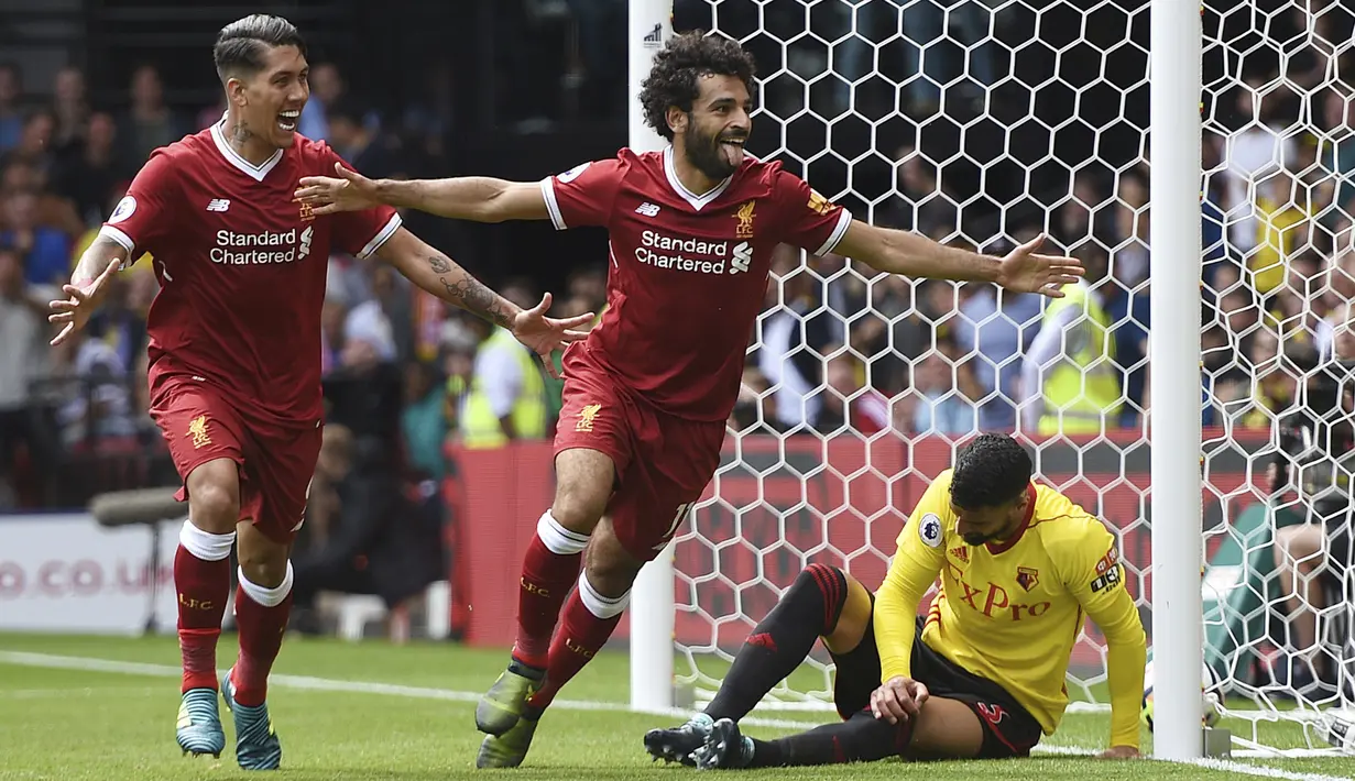 Ekpresi pemain Liverpool, Mohamed Salah (tengah) usai mencetak golke gawang Watford pada laga Premier League di Vicarage Road, Watford, (12/8/2017). Liverpool bermain imbang 3-3. (Daniel Hambury/PA via AP)