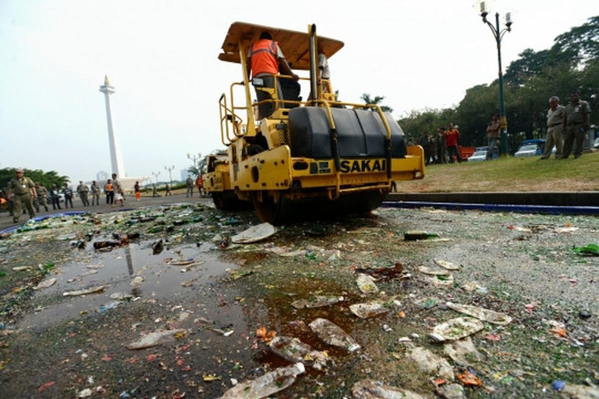 Pemusnahan 11.321 botol miras ilegal di Monas