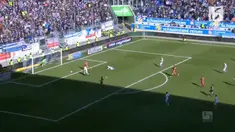 Klub sepak bola Jerman, MSV Duisburg merasakan kebobolan dengan gol konyol karena sang kiper minum di dalam gawangnya.