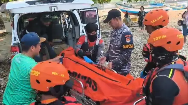 Proses evakuasi korban hilang di kawasan wisata Kabupaten Sukabumi, Jawa Barat. (Dok. Istimewa)