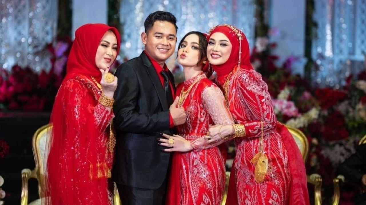 Akrab Bareng Keluarga
