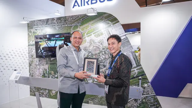 Pertemuan lanjutan Pertamina Patra Niaga dengan Airbus pada ajang Indo Defence 2025 yang berlangsung pada Kamis (12/6/2025) di JIExpo Kemayoran, Jakarta. (Dok Pertamina)