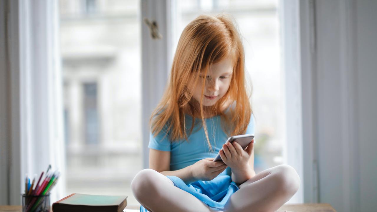 ilustrasi anak dan gadget/pexels