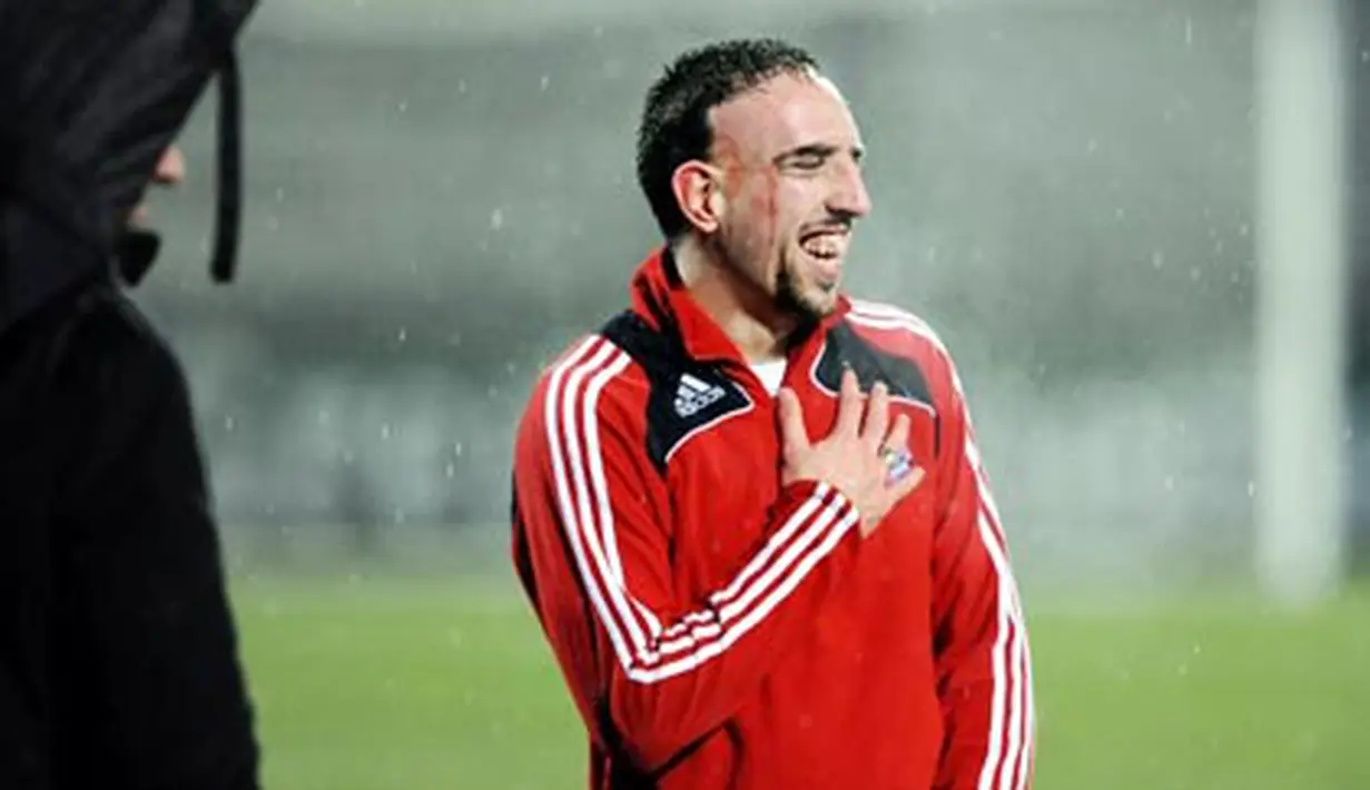Gelandang Bayern Muenchen, Franck Ribery dalam sesi latihan tim pada 9 Desember 2008 di Stade Gerland, Lyon, sebelum partai Liga Champion antara Lyon vs Bayern Muenchen. AFP PHOTO/PHILIPPE MERLE