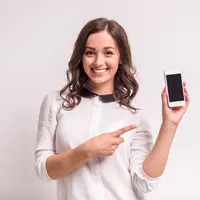 Berbagai informasi menarik soal dunia perempuan akan di-update setiap harinya di grup WhatsApp Fimelahood. (Foto: Shutterstock)