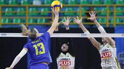 Skuad asuhan Alesandro Lodi tampil dominan sejak set pertama. Namun, mereka sempat kehilangan angka pada set kedua. (Dok. PBVSI)