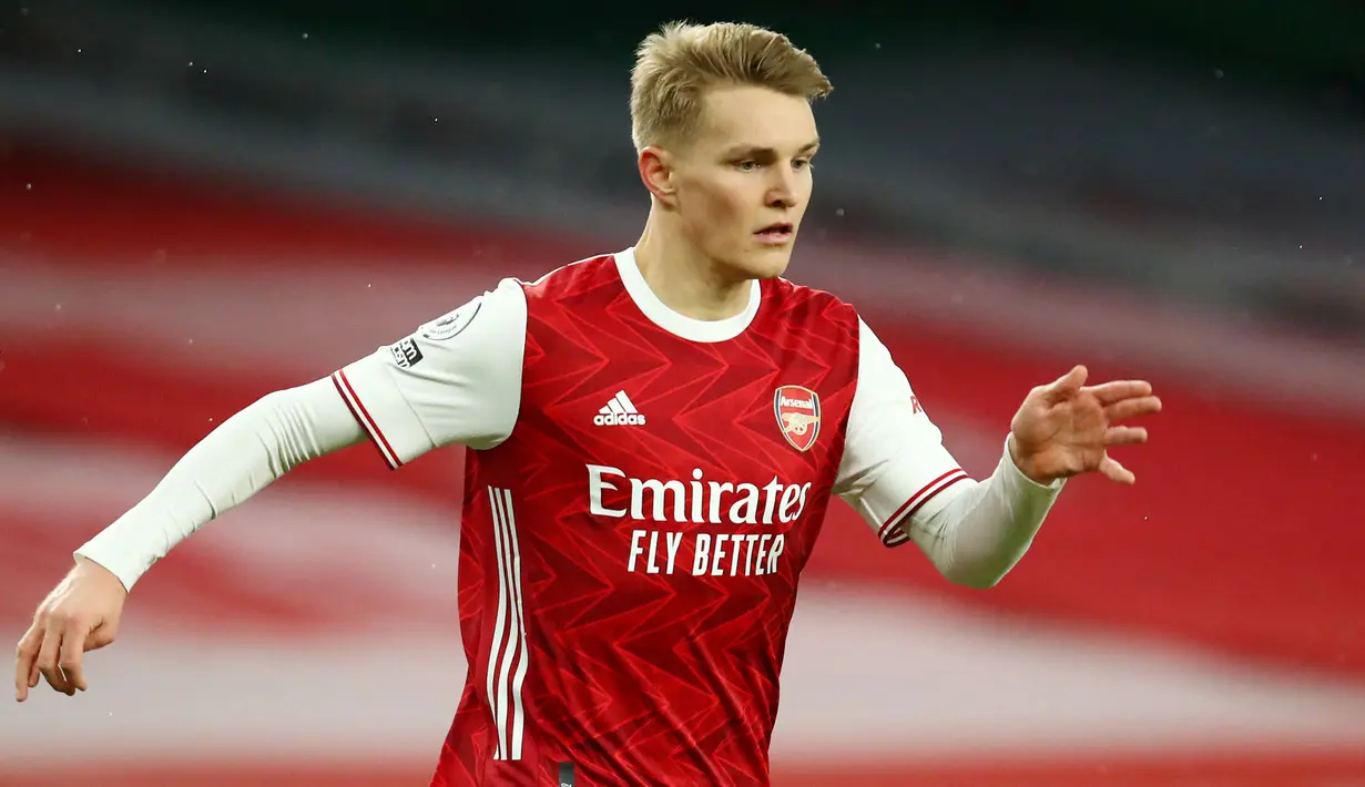 Martin Odegaard (Arsenal) - Tampil gemilang bersama Real Sociedad membuatnya ditarik kembali ke Santiago Bernabeu. Namun karena sulitnya menembus tim inti di Real Madrid akhirnya ia kembali dipinjamkan dan kali ini Odegaard hijrah ke Arsenal. (Julian Finney/Pool/AFP)
