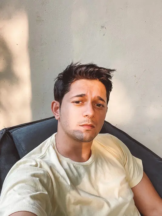 Brewok dan kumis tipis ini membuat wajah Andrew Andika yang blasteran Amerika-Indonesia semakin manis. (FOTO: instagram.com/andrewandika)