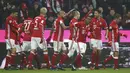 Para pemain Bayern Munich merayakan gol saat melawan RB Leipzig pada lanjutan Bundesliga Jerman di Stadion Allianz-Arena, (21/12/2016). Bayern menang 3-0.   (REUTERS/Michael Dalder)