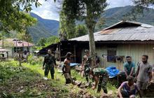 Prajurit Satgas Yonif 511/DY Perkuat Kemanunggalan TNI Papua Lewat Karya Bakti di Kanggime