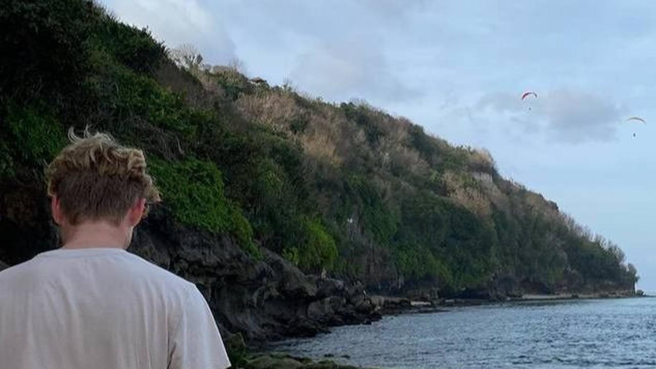 Pemandangan indah serta punggung pacarnya, Logan Houck, diabadikan dalam foto oleh Cinta.<br>