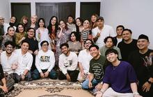 Akrab Bak Keluarga, 6 Potret Keseruan Buka Puasa 30 Penyanyi & Musisi Ternama di Rumah Ariel Noah, Ada Yuni Shara, BCL hingga Nadine Amizah