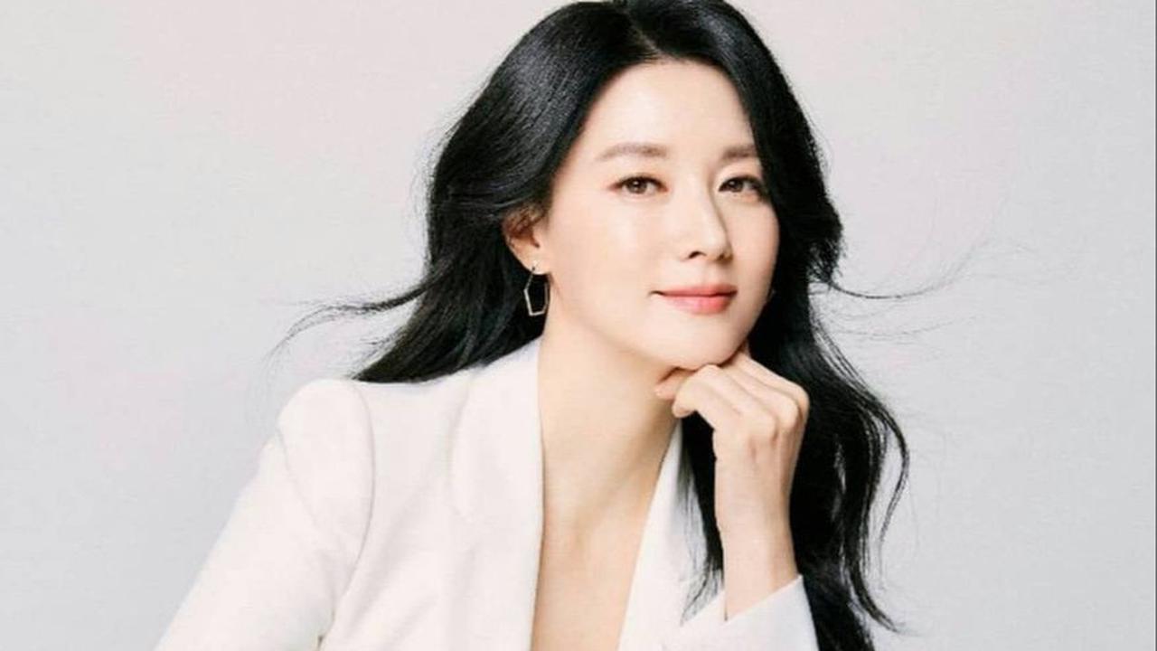 2. Lee Young Ae Dikenal Rajin Berdonasi