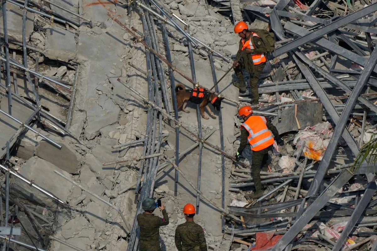 FOTO: Pencarian Korban Gedung Runtuh di Filipina Terus Berlangsung