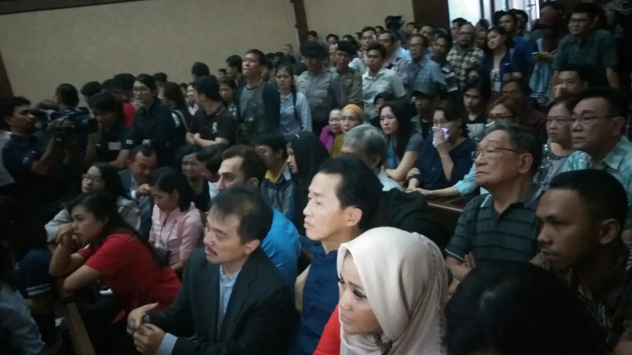 Roy Suryo hadir di persidangan Jessica Wongo