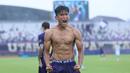 Pemain Persita Tangerang, Ahmad Nur Hadianto merayakan gol kemenangan ke gawang PSBS Biak dalam laga BRI Super League 2025/2026 di Indomilk Arena, Tangerang, Banten, Senin (16/02/2026). (Bola.com/M Iqbal Ichsan)