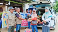 Alumni 93 SMUN 1 Majene menyalurkan bantuan untuk korban banjir. (Ist)