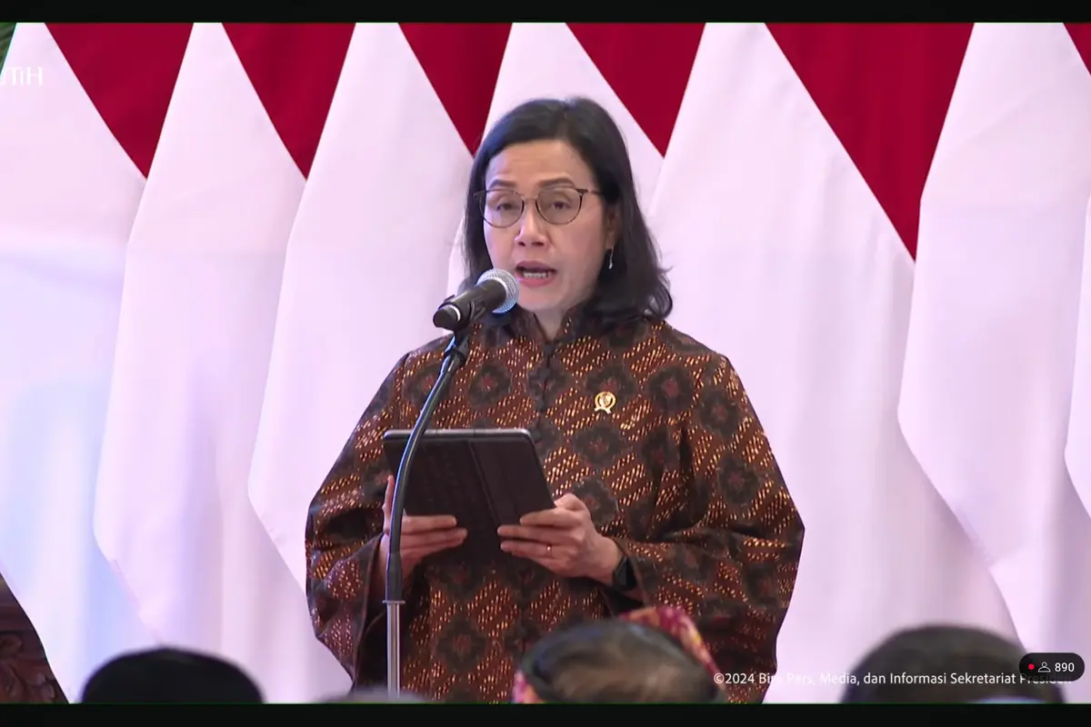 Menteri Keuangan (Menkeu) Sri Mulyani dalam acara penyerahan Daftar Isian Penyelenggaraan Anggaran (DIPA) untuk Tahun Anggaran 2025 kepada kementerian dan lembaga pemerintah, di Istana Negara, Jakarta, Selasa (10/12/2024). (Tira/Liputan6.com)