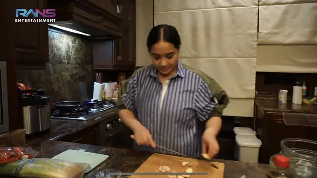Intip Harga Dress Nagita Slavina untuk Potong Bawang hingga Masak Bernilai Puluhan Juta/dok. Rans Entertainment
