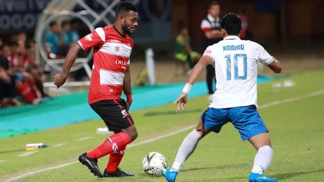 Madura United Vs PSIS Semarang