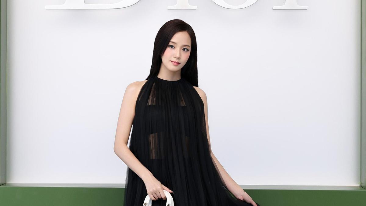 Bertabur Bintang, Sederet Artis yang Hadir yang Dior Paris Fashion Week 2026 dari Jisoo, Priyanka Chopra hingga Hyunjin Stray Kids