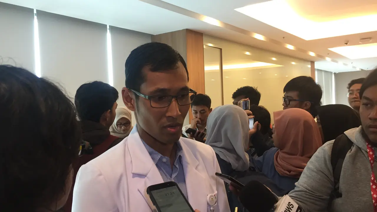 Dokter spesialis paru Eka Hospital, Paulus Arka