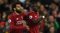 Sadio Mane. Pemain sayap Senegal berusia 29 tahun yang kini memasuki musim ke-6 bersama Liverpool ini berhasil meraih penghargaan Sepatu Emas Liga Inggris pada musim 2018/2019. Dengan koleksi 22 gol ia harus berbagi gelar dengan Mohamed Salah dan Pierre-Emerick Aubameyang. (AFP/Oli Scarff)