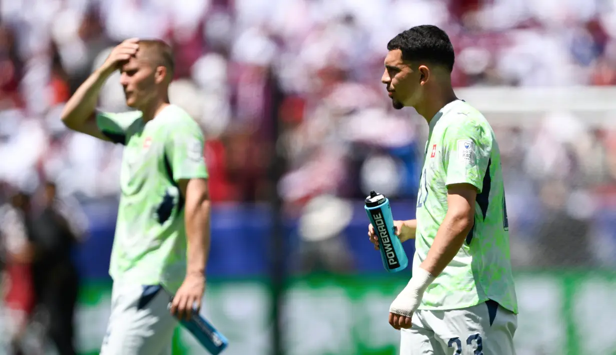 Pemain Swiss kecewa setelah hanya mampu bermain imbang melawan Qatar pada matchday pertama Grup B Piala Dunia 2026 di Levi's Stadium, Santa Clara, Minggu (14/6/2026) dini hari WIB. (AP Photo/Eakin Howard)