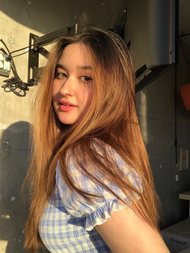 7 Potret Terbaru Stephanie Poetri dengan Warna Rambut Baru, Makin Menawan