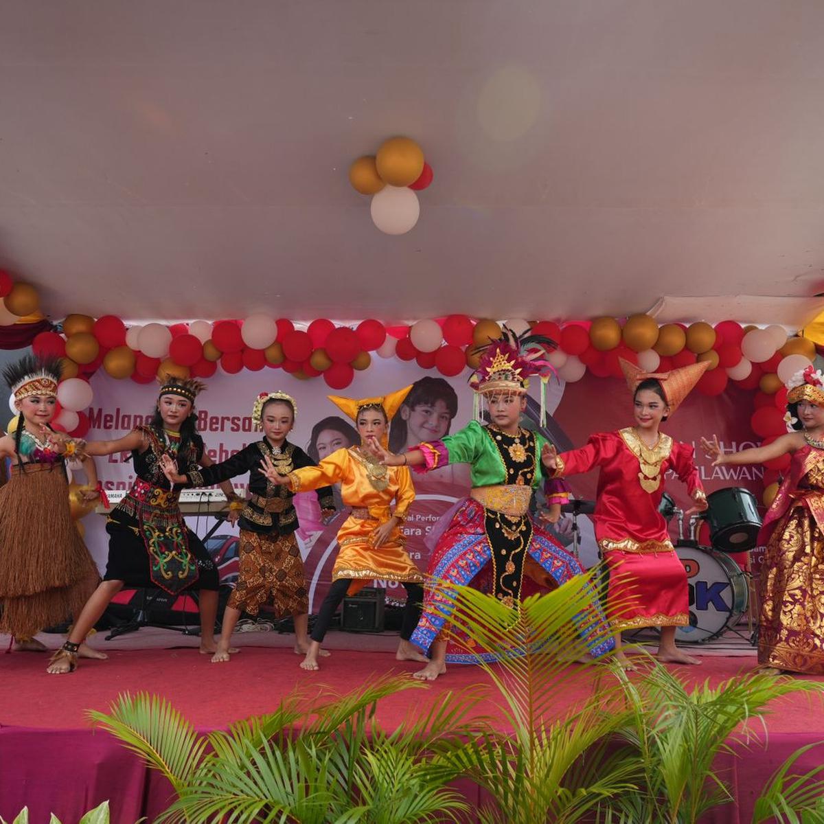Anak-Anak menyemarakan Hari Pahlawan Nasional bersama LRT Jabodebek.