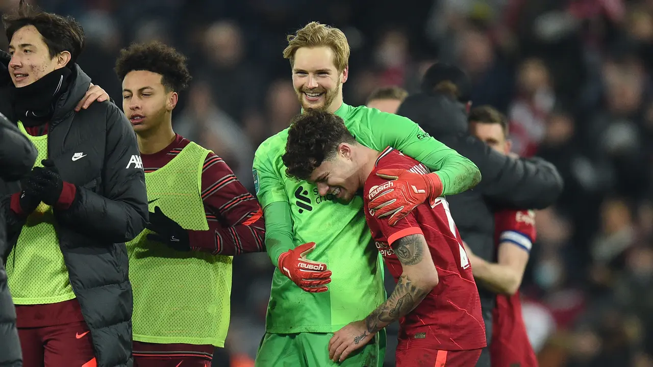 Foto: Aksi Kiper Caoimhin Kelleher Tepiskan Liverpool dari Kekalahan Adu Penalti di Perempatfinal Carabao Cup 2021