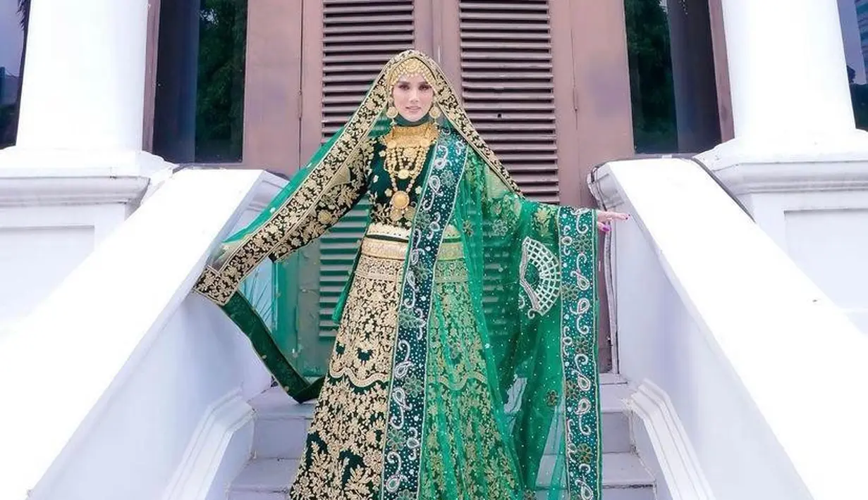 Tampil dalam balutan busana Lehenga warna hijau, Mulan Jameela sukses membuat netizen pangling. (Instagram/mulanjameela1).