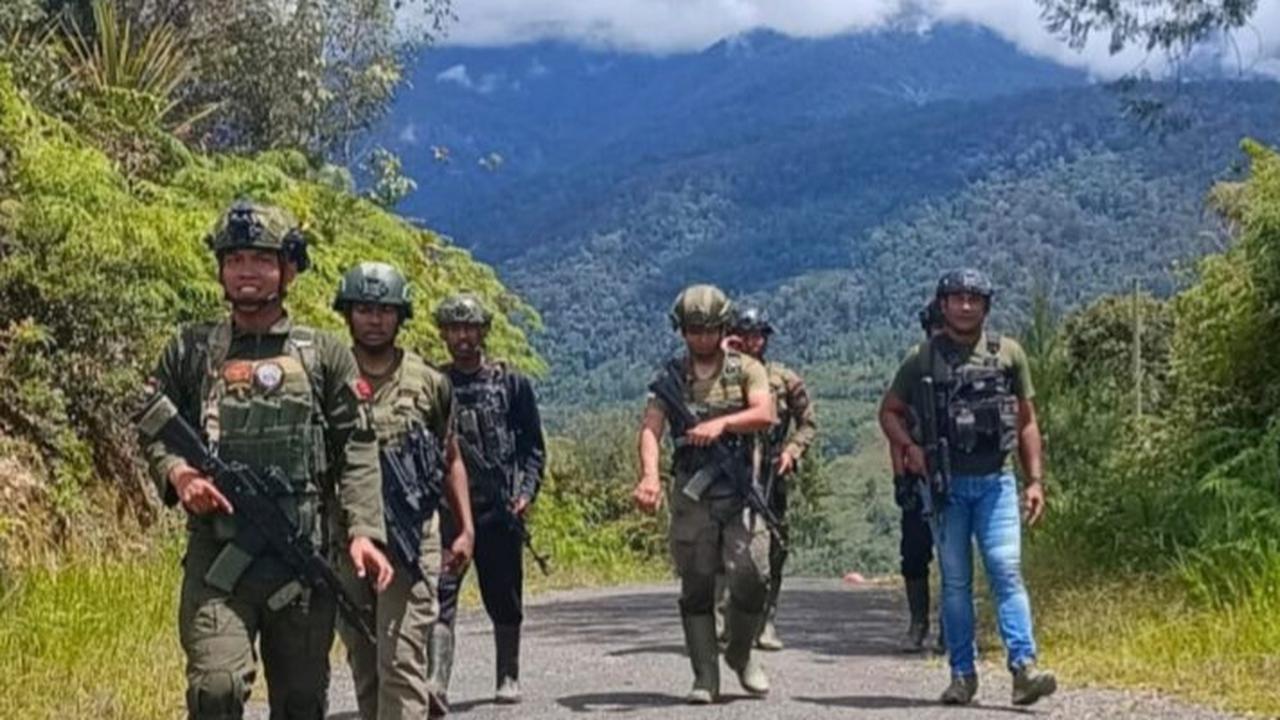 Polri dan TNI Berhasil Evakuasi Korban Serangan KKB di Distrik Anggruk