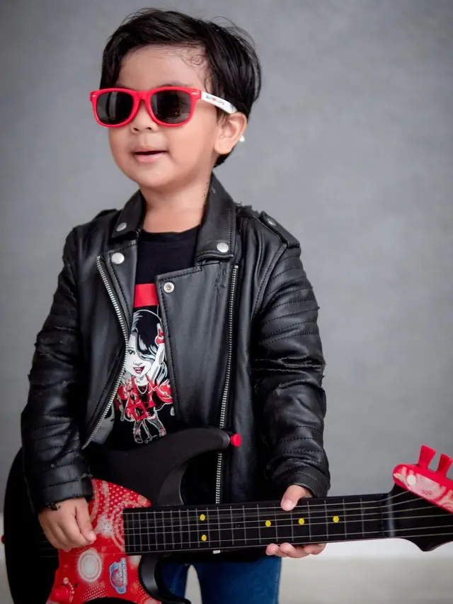 Anak Tantri Kotak Bergaya Band Rock