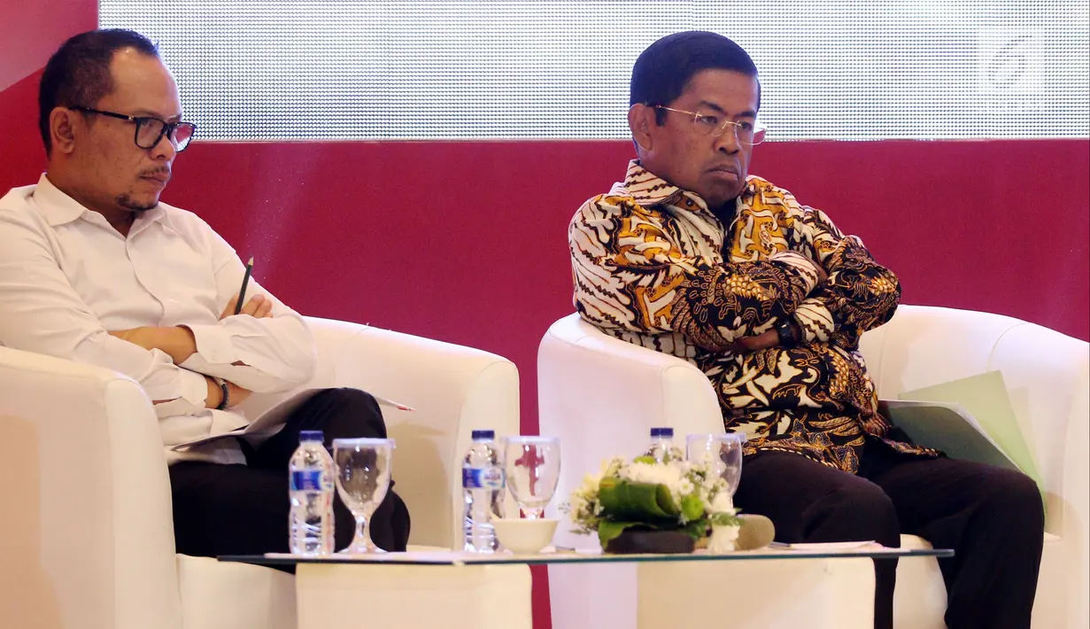 Menaker Hanif Dakiri dan Mensos Idrus Marham dalam silaturahmi mantan napi dengan korban terorisme di Jakarta, Rabu (28/2). Acara bertema 'Silaturahmi Kebangsaan Negara Kesatuan Republik Indonesia (Satukan NKRI)'. (Liputan6.com/JohanTallo)