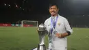 <p>Pelatih Timnas Indonesia, Indra Sjafri, merayakan gelar juara Piala AFF U-22 2019 setelah mengalahkan Thailand pada laga final di Stadion National Olympic, Phnom Penh, Selasa (26/2). Indonesia menang 2-1 atas Thailand. (Bola.com/Zulfirdaus Harahap)</p>